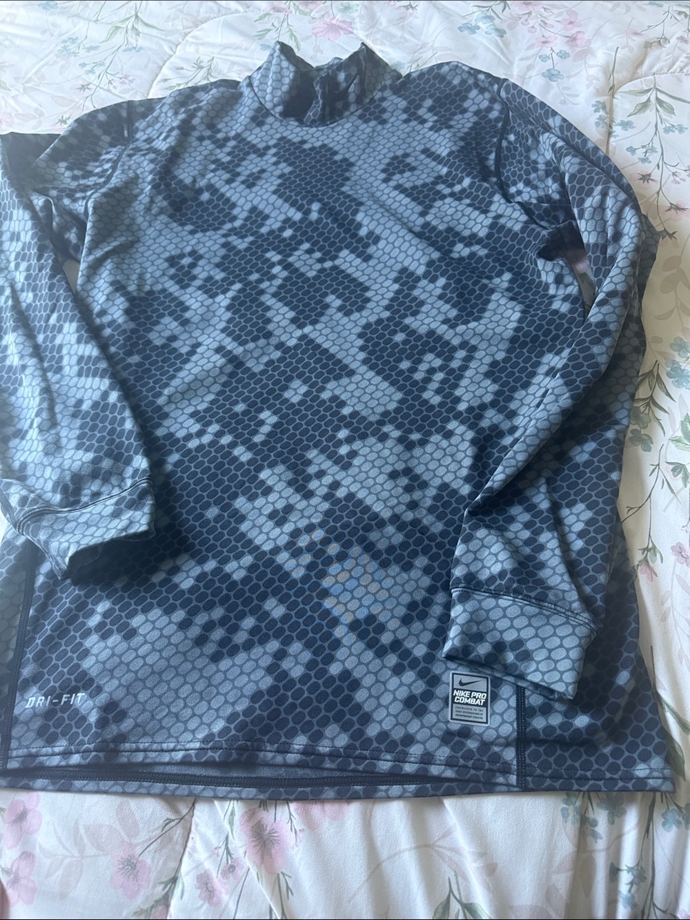 Nike pro combat round neck Long Sleeve drip fit fitted Gray Camo size L